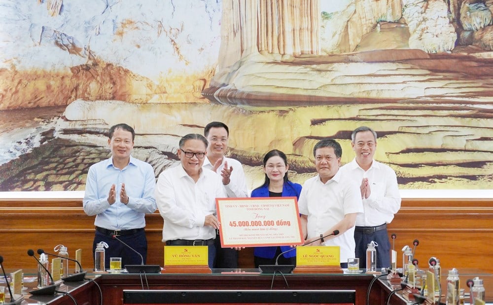 Dong Nai ឧបត្ថម្ភ Quang Tri ជាមួយទឹកប្រាក់ 45 ពាន់លានដុង ដើម្បីសាងសង់ព្រះវិហារ Le Thanh Hau Nguyen Huu Canh - រូបថត 1