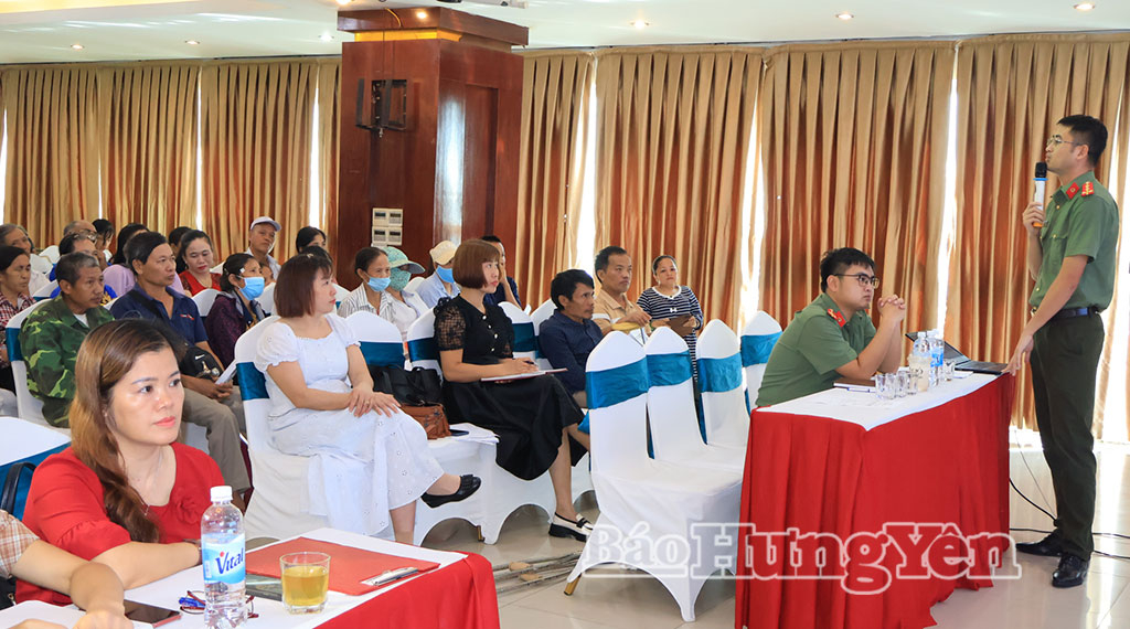 មន្ត្រីមន្ទីរប្រឆាំងបទល្មើសបច្ចេកវិទ្យា និងសន្តិសុខតាមប្រព័ន្ធអ៊ីនធឺណែត ស្នងការដ្ឋាននគរបាលខេត្ត ចុះផ្សព្វផ្សាយពីវិធីសុវត្ថិភាពក្នុងការប្រើប្រាស់បណ្ដាញសង្គមដល់ជនពិការ។