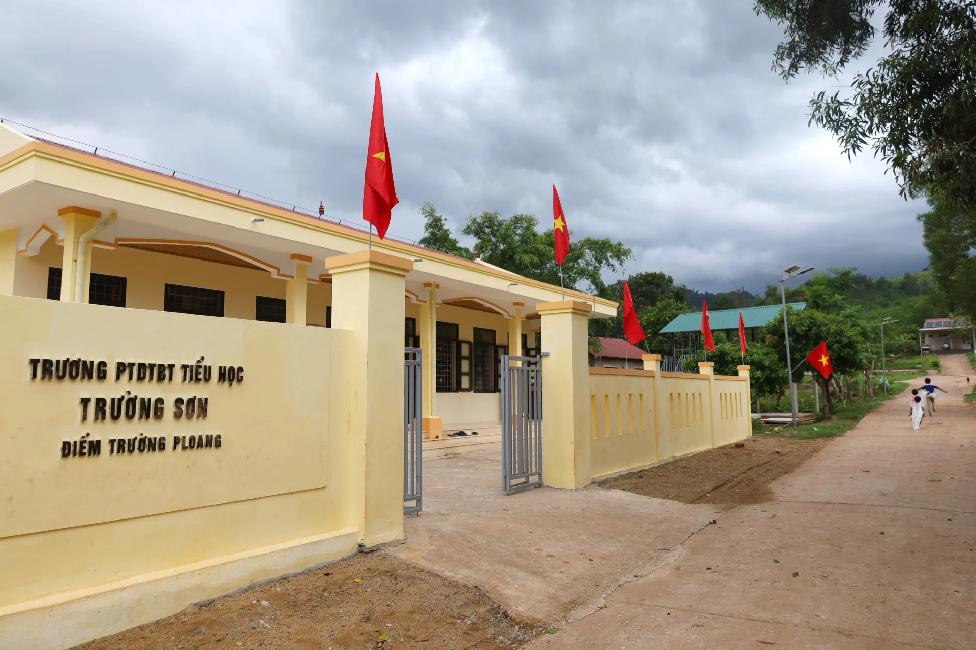 ប្រព័ន្ធ​សាលា​នៅ​ភូមិ​ពង្រ​ទើប​នឹង​សម្ពោធ​ដាក់​ឲ្យ​ប្រើប្រាស់​ក្នុង​ឆ្នាំ​សិក្សា​២០២៥-២០២៦ - រូបភាព៖ V.M