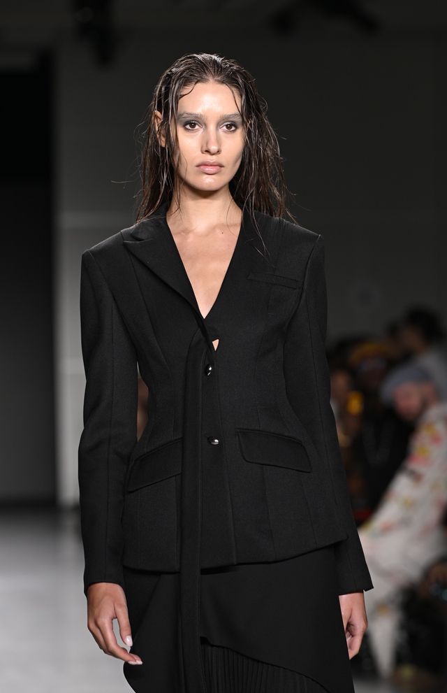 NTK Việt mang thời trang táo bạo lên New York Fashion Week  - Ảnh 10.