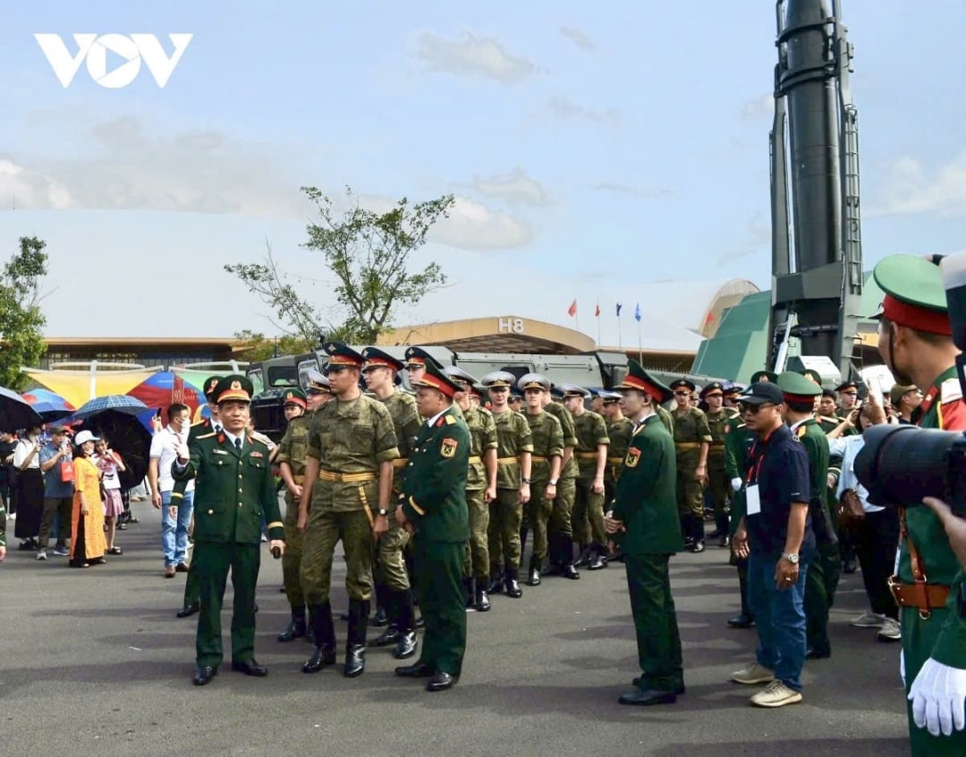 គណៈប្រតិភូនៃកងយោធពលខេមរភូមិន្ទនៃសហព័ន្ធរុស្ស៊ីបានទៅទស្សនាការតាំងពិព័រណ៍នៅព្រឹកថ្ងៃទី 31 ខែសីហា។