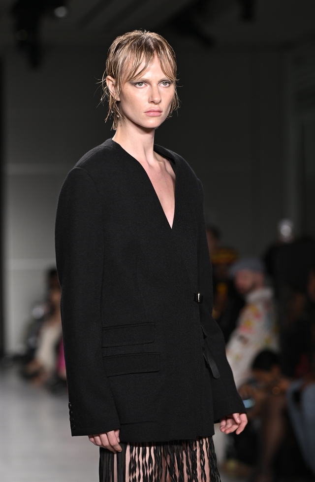 NTK Việt mang thời trang táo bạo lên New York Fashion Week  - Ảnh 8.
