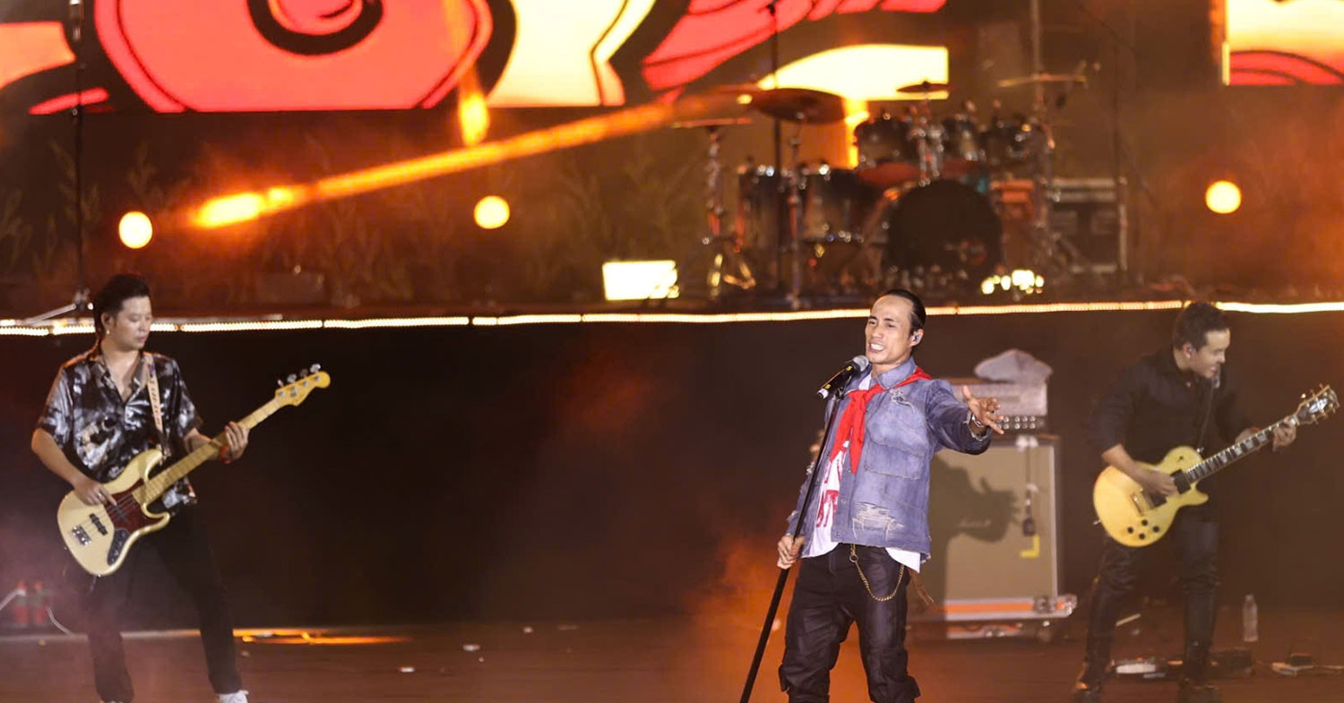 Bức Tường, Ngũ Cung khơi dậy tình yêu Tổ quốc với bản rock sôi động