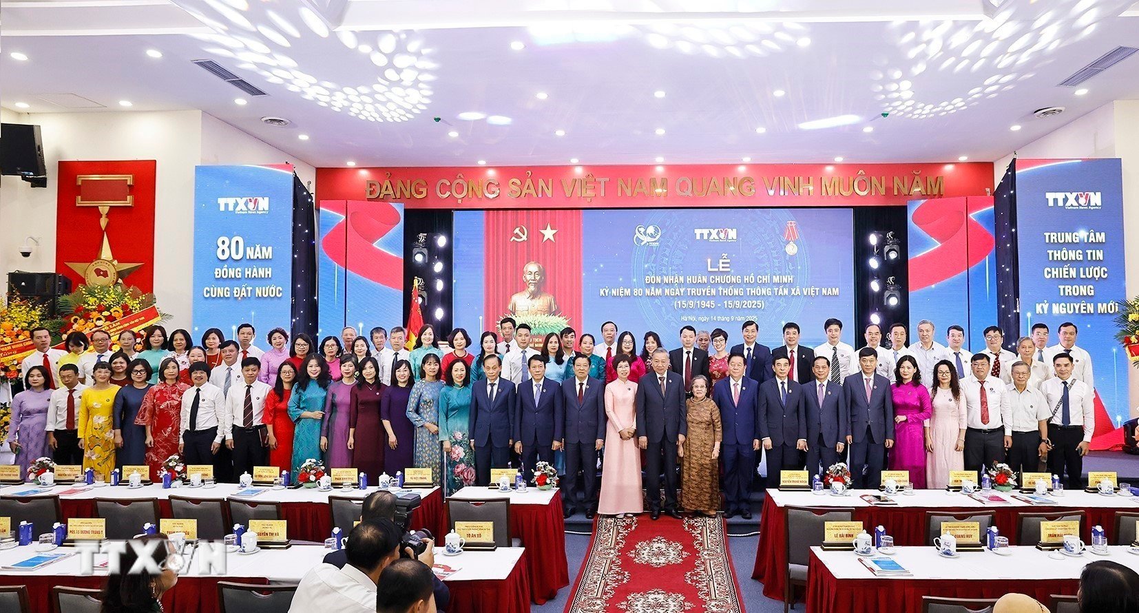 ttxvn-tong-bi-thu-to-lam-du-ky-niem-80-nam-ngay-truyen-thong-thong-tan-xa-viet-nam-8274265-3.jpg