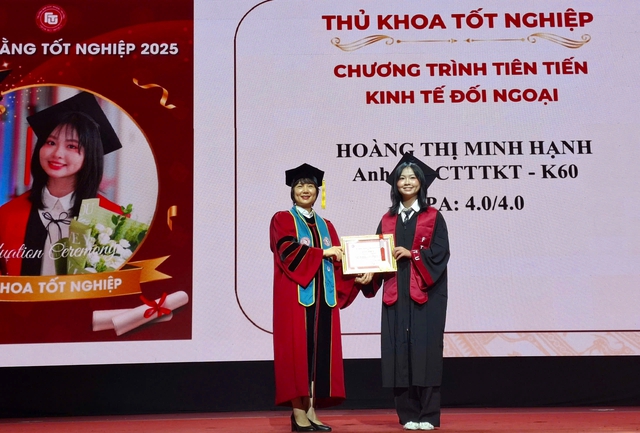 Thủ khoa điểm tuyệt đối Trường ĐH Ngoại thương: Dám bước ra khỏi vùng an toàn- Ảnh 1.
