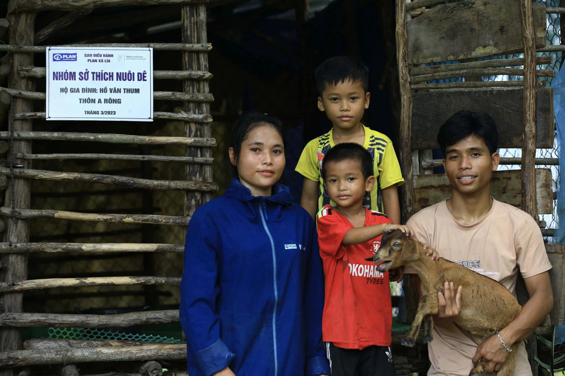 គ្រួសារ​លោក Ho Van Thum និង​លោកស្រី Ho Thi Vien នៅ​ភូមិ A Rong ឃុំ Lia - រូបភាព៖ P.T.L