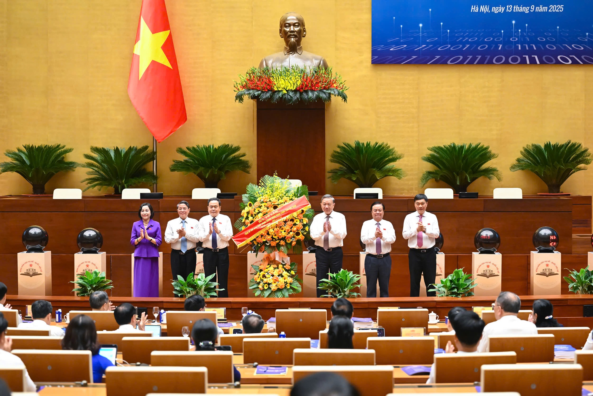 Tổng Bí thư Tô Lâm: Phong trào "Bình dân học vụ số" phải trở thành một phong trào cách mạng, toàn dân, toàn diện, bao trùm, sâu rộng - Ảnh 3.