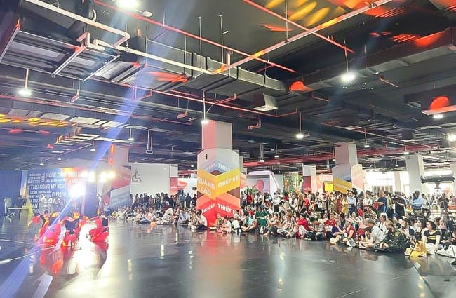 Triển lãm Thành tựu đất nước thu hút đông đảo người dân tham quan vào dịp cuối tuần - Ảnh 5.
