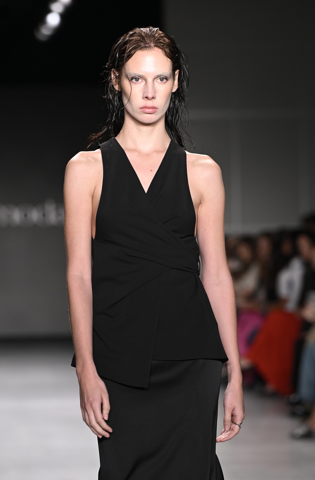 NTK Việt mang thời trang táo bạo lên New York Fashion Week  - Ảnh 7.
