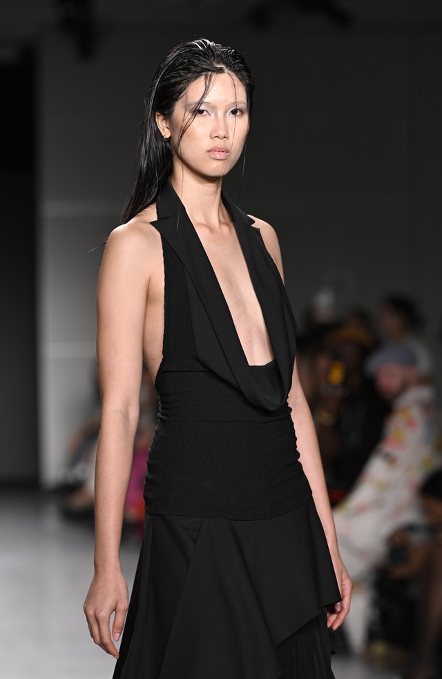 NTK Việt mang thời trang táo bạo lên New York Fashion Week  - Ảnh 11.