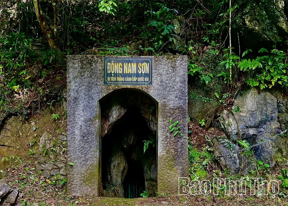 គុហា Ton Nam Son - 