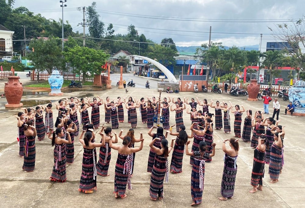 Muitas atividades especiais no Festival Cultural Tradicional de Co Tu - foto 1