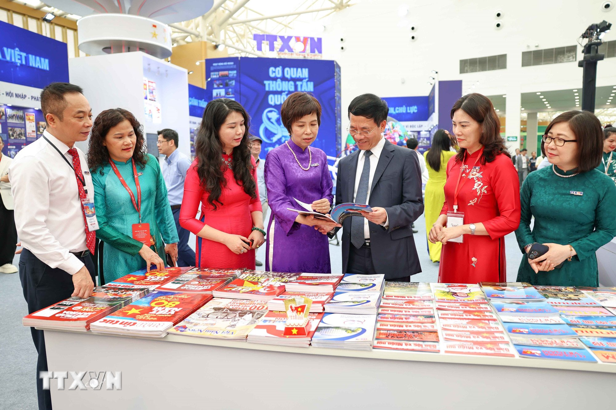 ttxvn-1209-gian-trung-bay-ttxvn.jpg