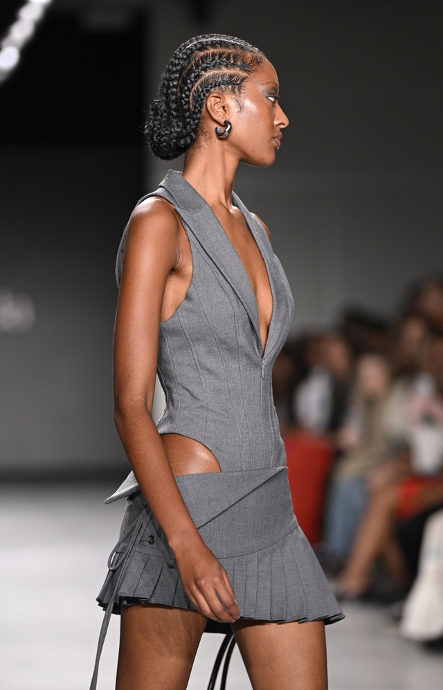 NTK Việt mang thời trang táo bạo lên New York Fashion Week  - Ảnh 5.