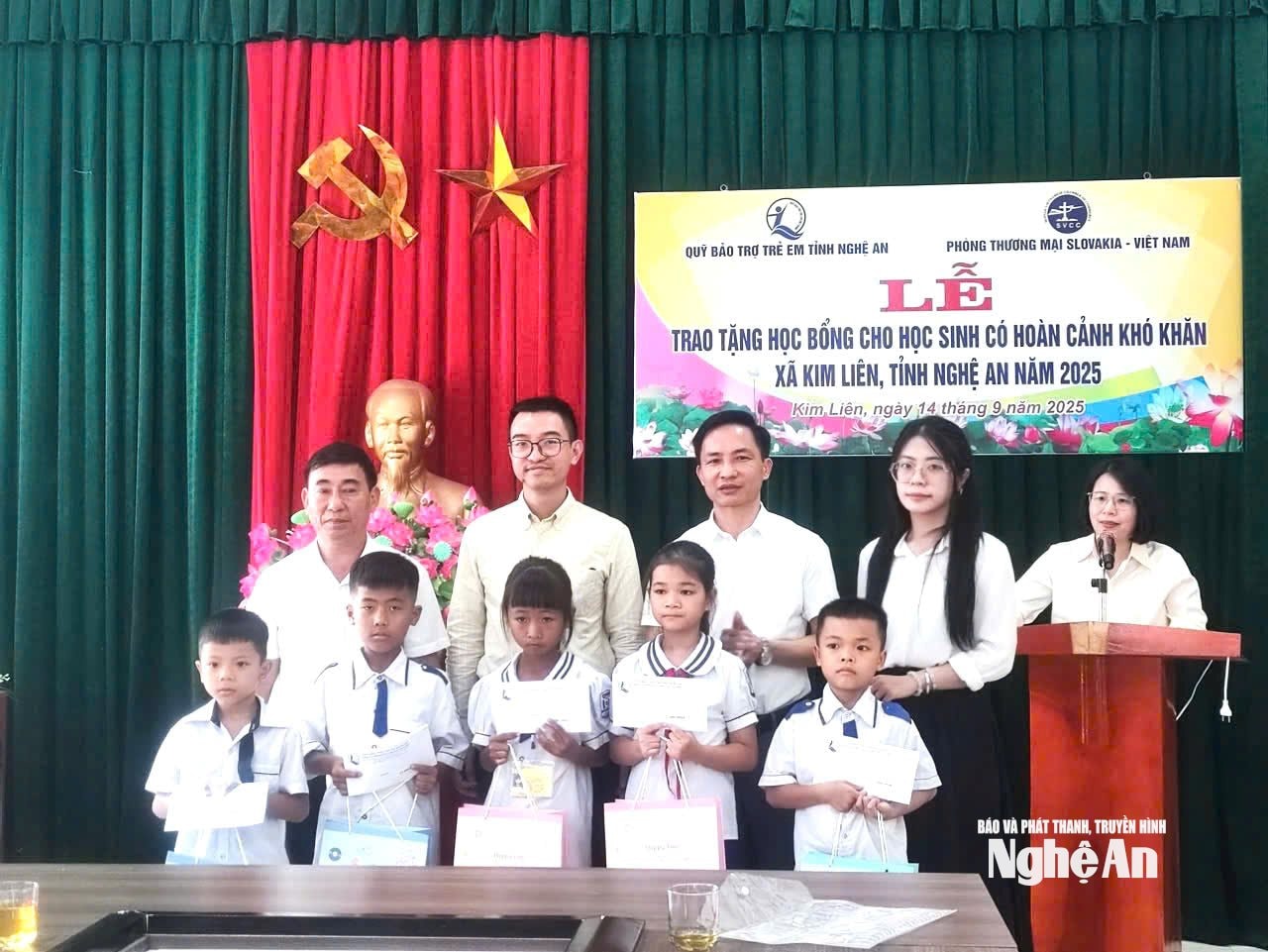 ការផ្តល់អាហារូបករណ៍ ២