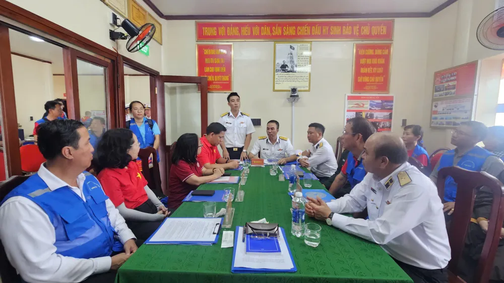 គណៈប្រតិភូទីក្រុងហូជីមិញទៅទស្សនាវេទិកា DK1/10