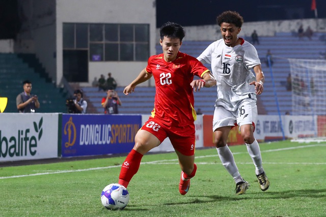 HLV Kim Sang-sik mong ngóng V-League tái xuất, vì một loạt lý do đặc biệt này…
- Ảnh 2.