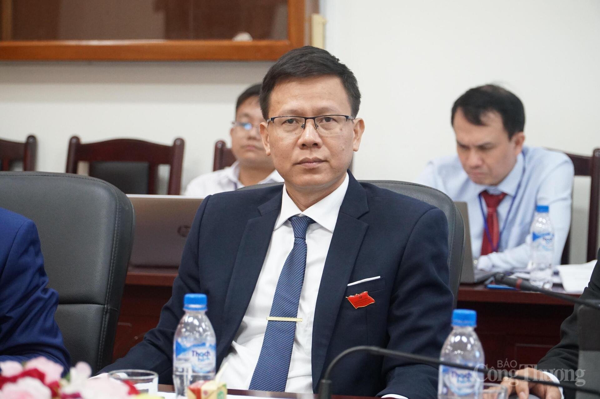 លោក Nguyen Trung Truc ប្រធានគណៈកម្មាធិការប្រជាជនឃុំ Nguyen Nghiem