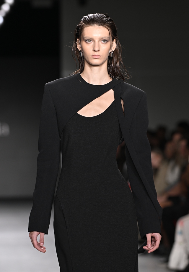 NTK Việt mang thời trang táo bạo lên New York Fashion Week  - Ảnh 12.