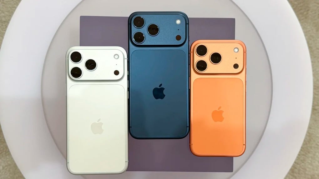 Người Việt xếp hàng xuyên đêm chờ đón iPhone 17 - 1