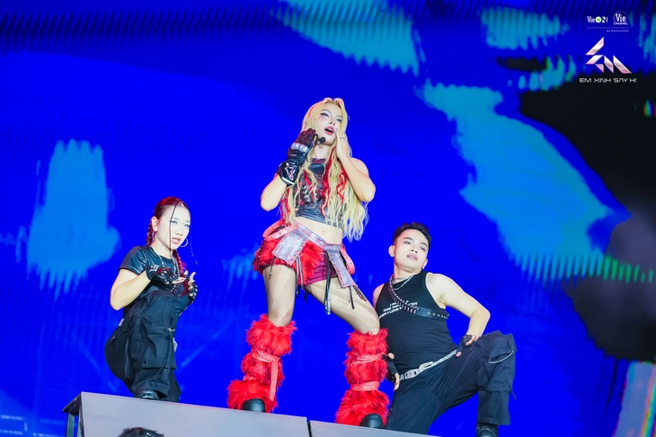 Concert Em xinh say hi - រូបថត ៤.