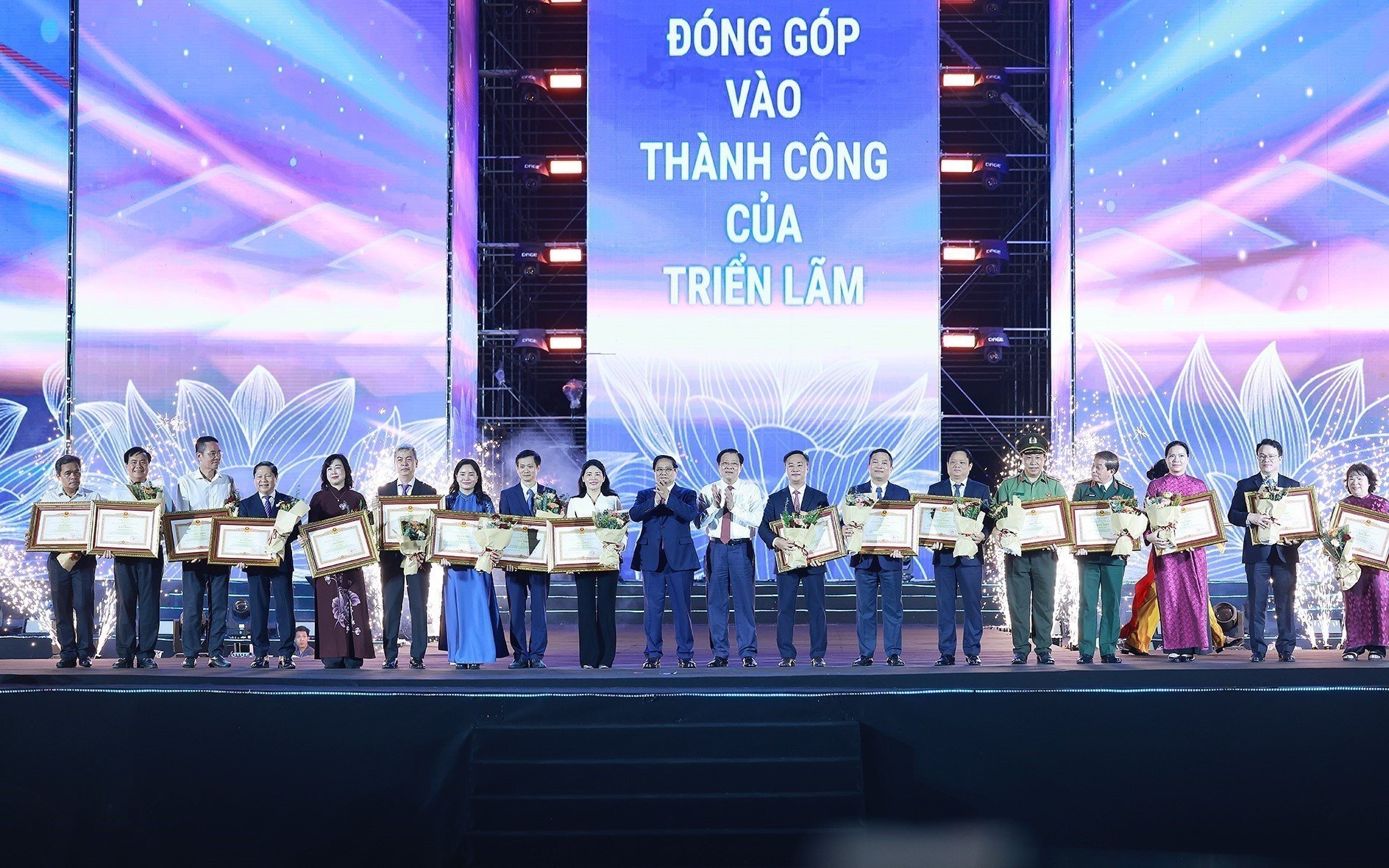 vna-potal-thu-tuong-du-le-be-mac-trien-lam-thanh-tuu-dat-nuoc-80-nam-hanh-trinh-doc-lap-tu-do-hanh-phuc-8276762.jpg