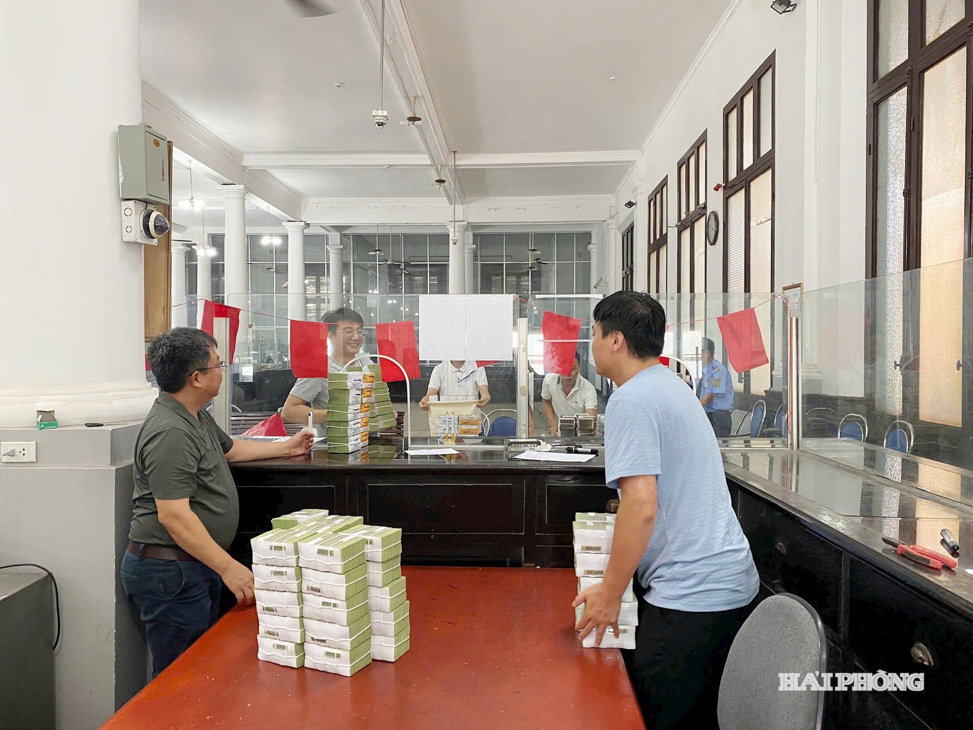 ស្ថាប័ន​ឥណទាន​ទទួល​សាច់ប្រាក់​ដើម្បី​ចែកចាយ​ដល់​ភ្នាក់ងារ និង​អង្គភាព​ដើម្បី​ចំណាយ​ជូន​ប្រជាពលរដ្ឋ​នៅ​ថ្ងៃទី​២ ខែកញ្ញា​។