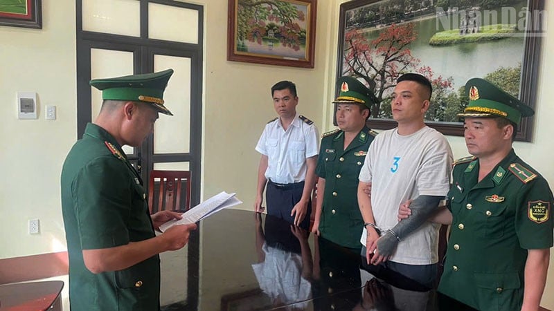 លោក Nguyen Van Vinh ត្រូវ​បាន​អាជ្ញាធរ​ចាប់​ខ្លួន​នៅ​ច្រក​ទ្វារ​ព្រំដែន​អន្តរជាតិ Long Sap ខេត្ត Son La។