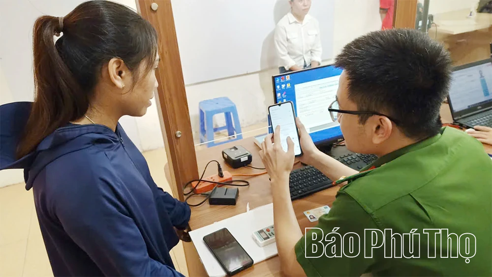 ឧទ្ទិសដល់ការគាំទ្រមនុស្សដើម្បីធ្វើអត្តសញ្ញាណអេឡិចត្រូនិច