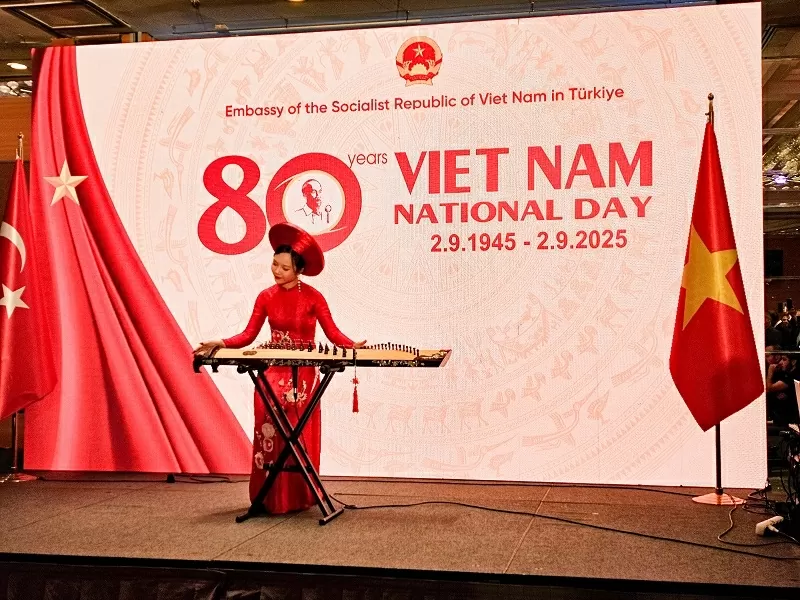 អបអរសាទរខួបលើកទី 80 នៃទិវាបុណ្យជាតិ - ស្លាកស្នាមរបស់វៀតណាមនៅទីក្រុង Türkiye