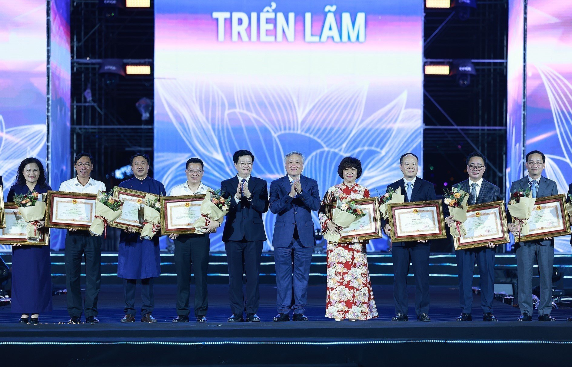 vna-potal-thu-tuong-du-le-be-mac-trien-lam-thanh-tuu-dat-nuoc-80-nam-hanh-trinh-doc-lap-tu-do-hanh-phuc-8276769.jpg