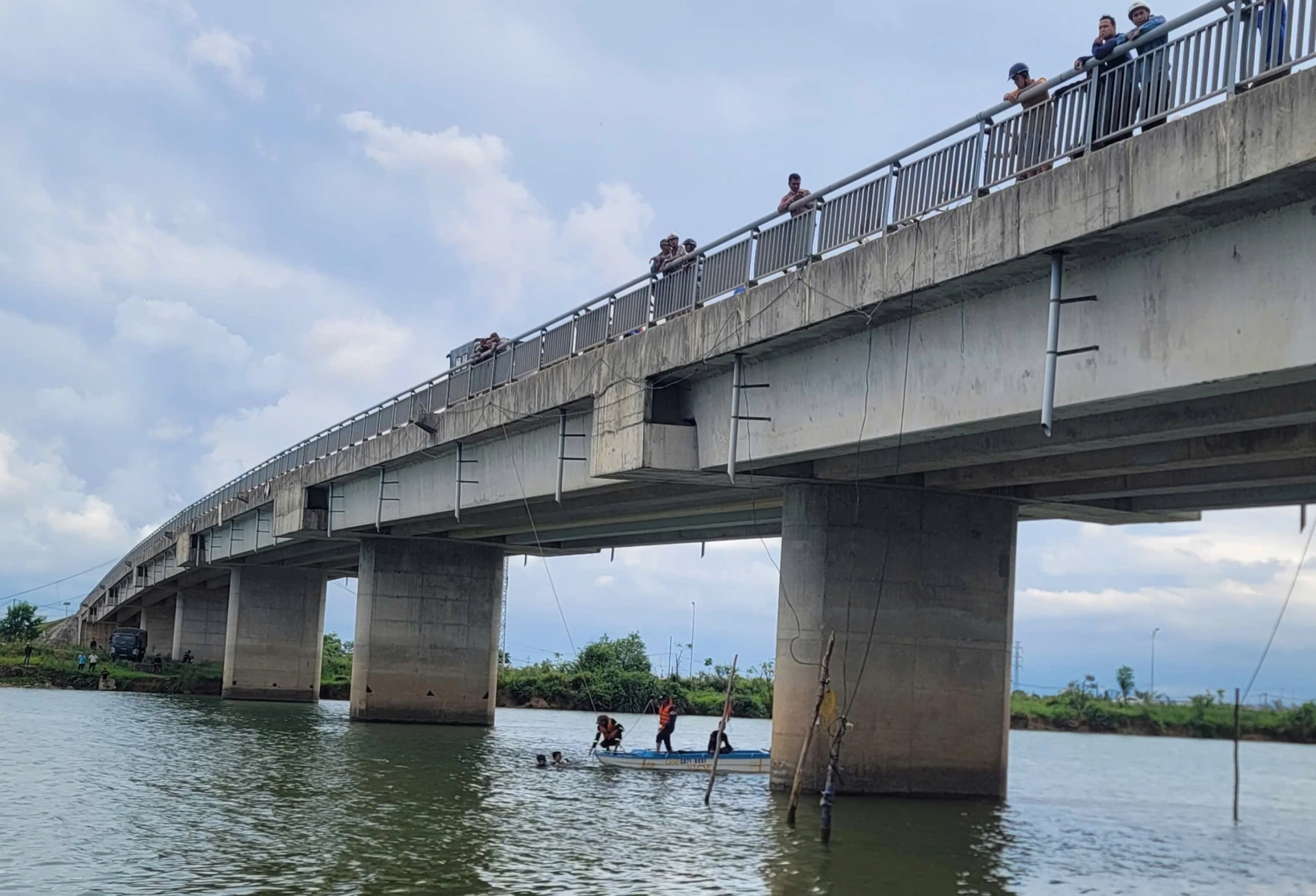 ទីតាំង​ដែល​គេ​ប្រទះ​ឃើញ​សព​ជន​រង​គ្រោះ​គឺ​ត្រង់​គល់​ស្ពាន​បាក់​ដូង - រូបភាព៖ CAQT