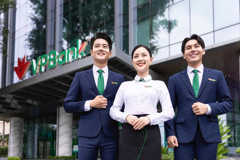 vpbank-honored-as-the-bank-with-the-est-favorite-recruitment-brand-in-vietnam-2025-4.webp