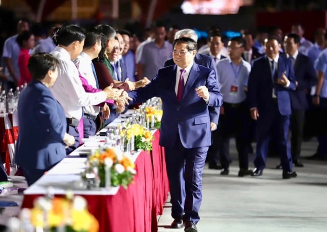 Thủ tướng Chính phủ dự Lễ Bế mạc Triển lãm &quot;80 năm Hành trình Độc lập - Tự do - Hạnh phúc&quot; - Ảnh 1.