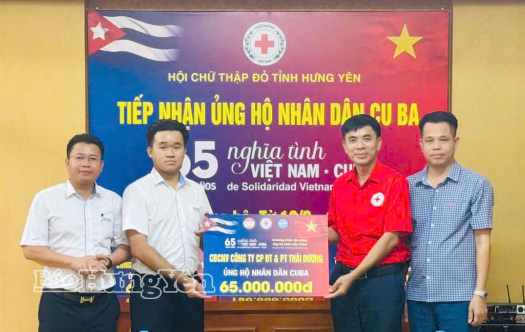 មន្ត្រី និងនិយោជិតនៃក្រុមហ៊ុន Thai Duong Investment and Development Joint Stock Company បានបរិច្ចាគថវិកាចំនួន 65 លានដុងដល់ប្រជាជនគុយបាតាមរយៈកាកបាទក្រហមខេត្ត Hung Yen។