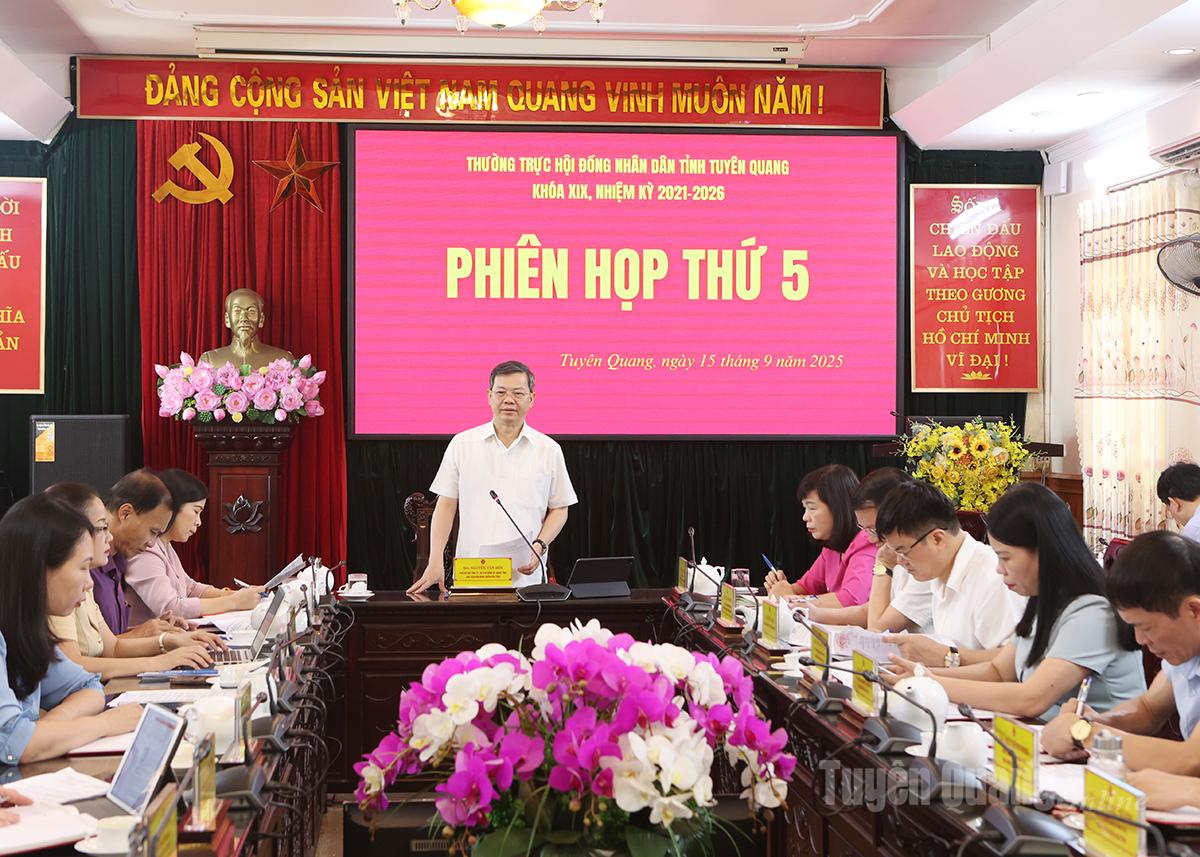 សមមិត្ត Nguyen Van Son អនុលេខាគណៈកម្មាធិការបក្សខេត្ត ប្រធានក្រុមប្រឹក្សាប្រជាជនខេត្ត បានដឹកនាំកិច្ចប្រជុំ។