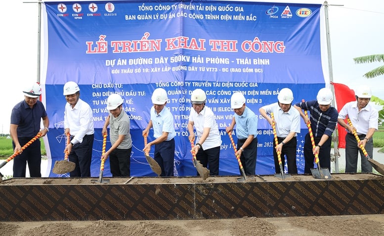 EVNNPT truyền tải điện an toàn, liên tục, ổn định trên 171,5 tỷ kWh điện- Ảnh 5.