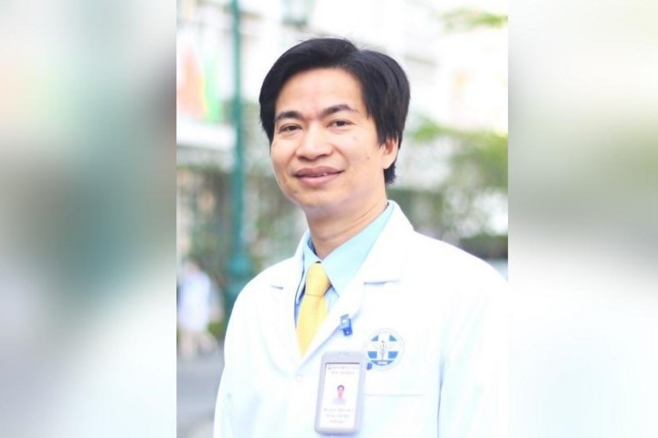 សាស្ត្រាចារ្យរង បណ្ឌិត Hoang Anh Tien ។ (រូបថត៖ សាកលវិទ្យាល័យវេជ្ជសាស្ត្រ និងឱសថស្ថាន សាកលវិទ្យាល័យ Hue)