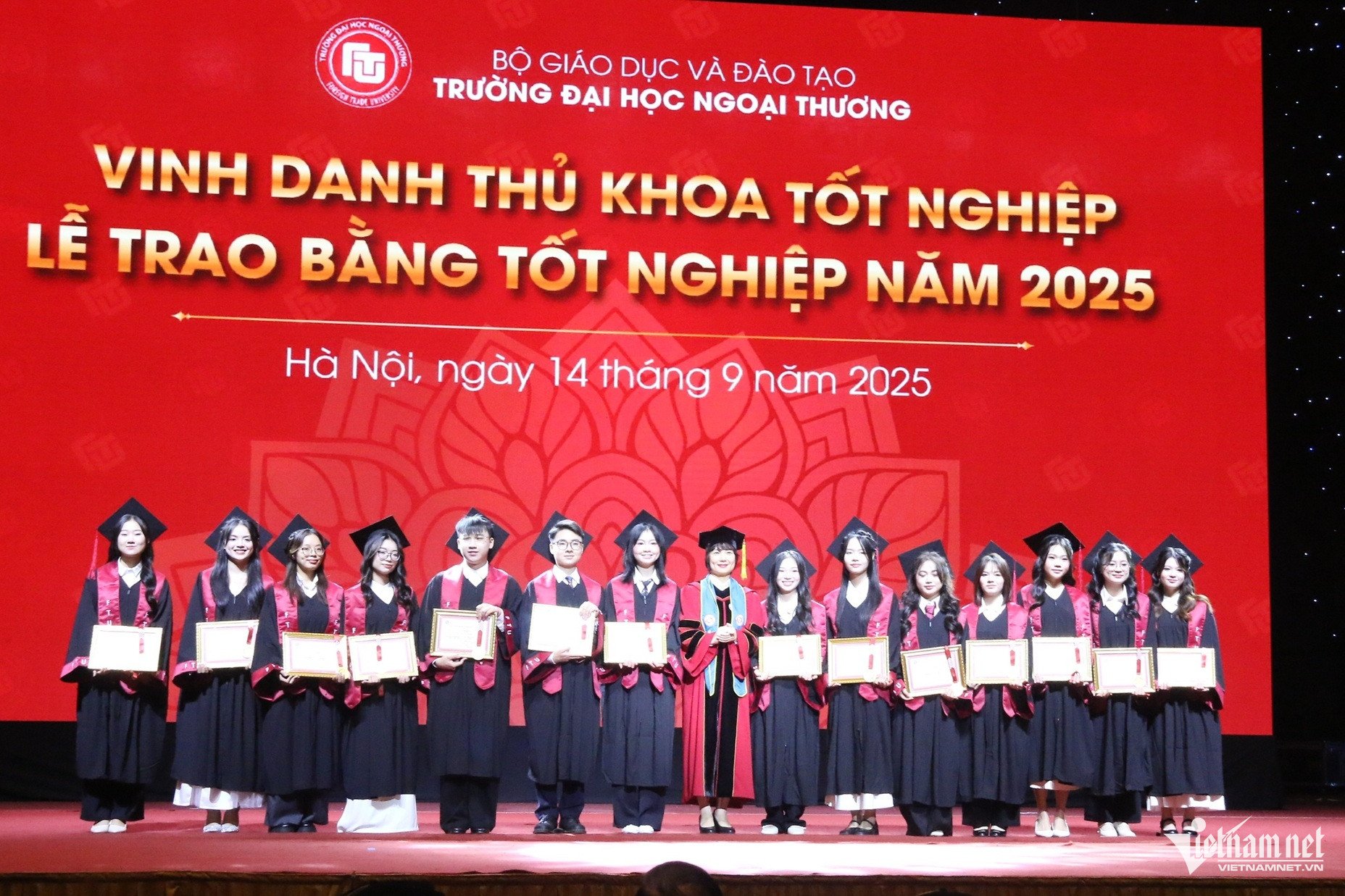 W-Dış Ticaret Üniversitesi'nden yeni mezun 1.JPG.jpg