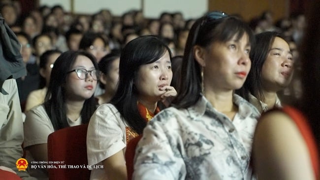 Hành trình đi tìm cội nguồn trong "Chân trời rực rỡ" khiến khán phòng lặng đi vì xúc động - Ảnh 9.