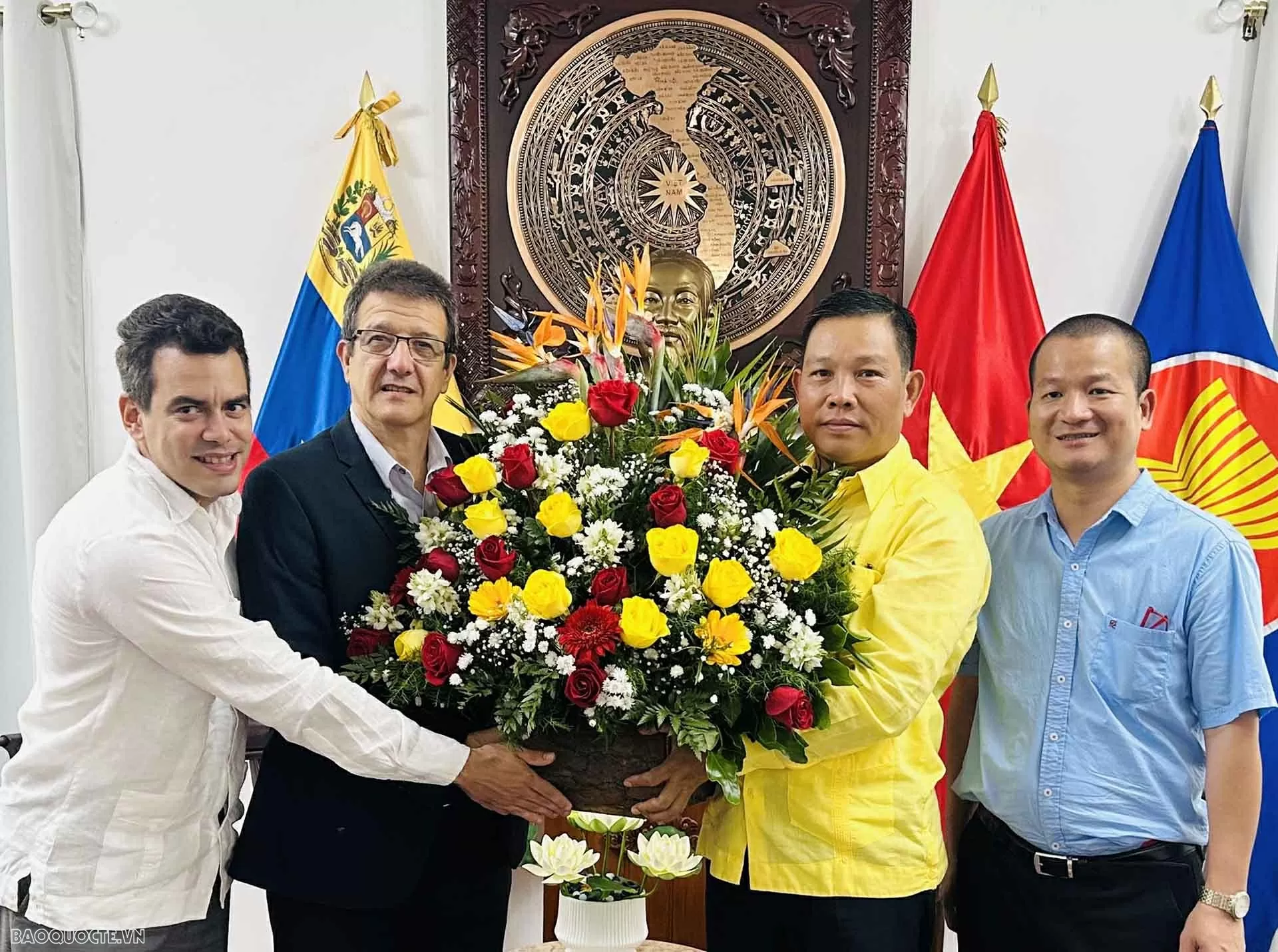 Giao lưu hữu nghị Việt Nam-Cuba tại Caracas, Venezuela