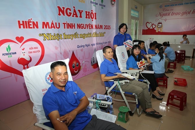 សមាជិកសហភាពយុវជននៃចង្កោមប្រេង និងឧស្ម័នកណ្តាល ចូលរួមយ៉ាងសកម្មក្នុងការបរិច្ចាគឈាម
