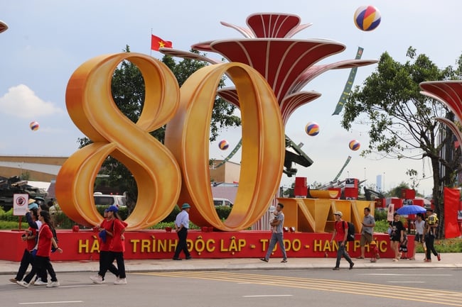 Không khí ngày cuối cùng mở cửa Triển lãm "80 năm hành trình Độc lập-Tự do-Hạnh phúc" - Ảnh 2.
