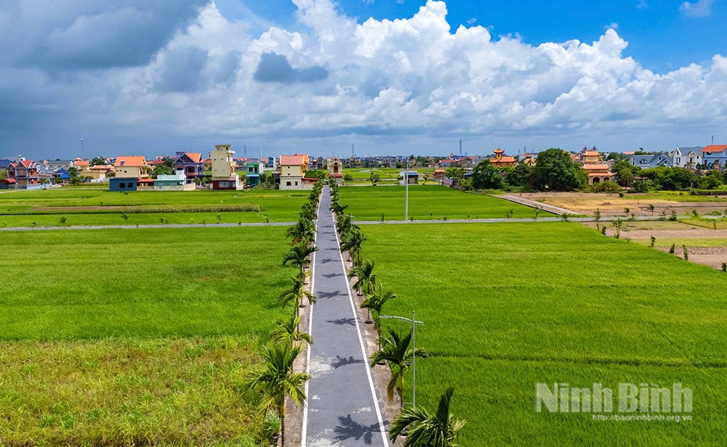 ផ្លូវជនបទថ្មីធំទូលាយក្នុងឃុំ Giao Ninh។