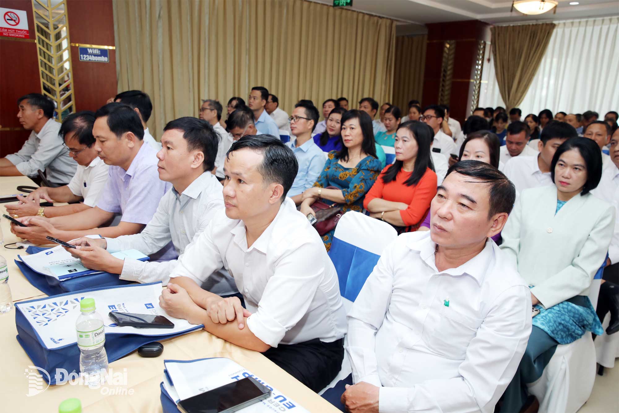 ប្រតិភូចូលរួមសន្និសីទ។ រូបថត៖ Truong Hien