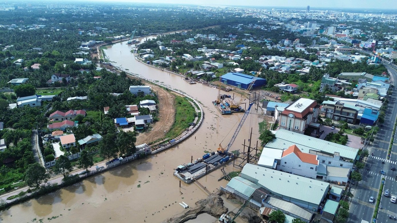 Sông Bảo Định qua trung tâm Đồng Tháp. Ảnh: Tấn Minh.