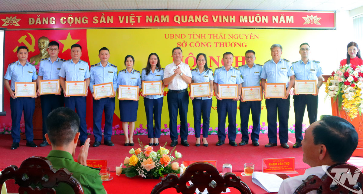 នាយកដ្ឋានឧស្សាហកម្ម និងពាណិជ្ជកម្ម កោតសរសើរសមូហភាព និងបុគ្គលធម្មតា និងជឿនលឿនក្នុងដំណាក់កាល ២០២០-២០២៥ និងអ្នកដែលមានសមិទ្ធិផលឆ្នើមក្នុងការអនុវត្តការងារប្រកបដោយវិជ្ជាជីវៈ។