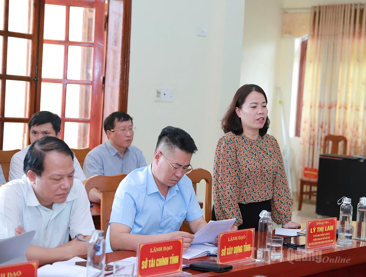 ប្រធានគណៈប្រតិភូរដ្ឋសភាពេញម៉ោងនៃខេត្ត Tuyen Quang នីតិកាលទី 15 លោកស្រី Ly Thi Lan បានមានប្រសាសន៍ក្នុងសម័យប្រជុំ។