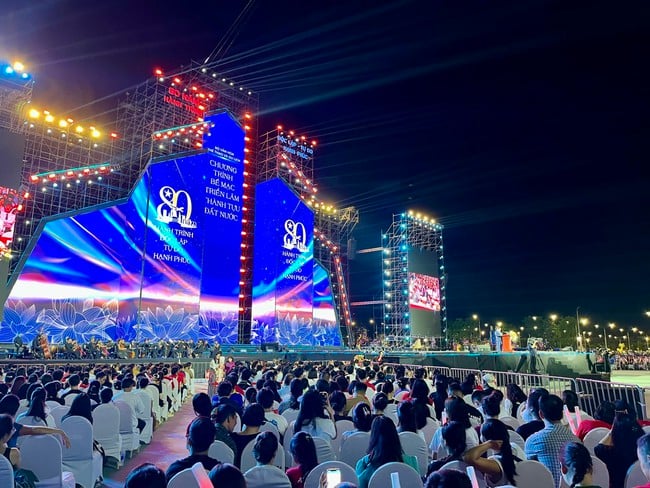 Thủ tướng: Triển lãm "80 năm Hành trình Độc lập - Tự do - Hạnh phúc" khẳng định văn hóa đậm đà bản sắc dân tộc, bản lĩnh, trí tuệ và sức sáng tạo của con người Việt Nam - Ảnh 5.