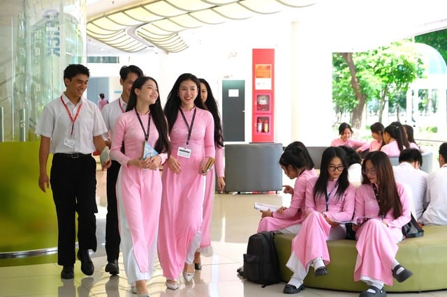 Đồng phục sinh viên: Một phần trong bộ nhận diện của trường - Ảnh 2.